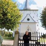 “Den kirke, jeg går ind i om formiddagen, bliver overtaget af min tyske kollega lige efter. Ved den tyske gudstjeneste er der de samme blomster, den samme luft og de samme mursten", siger Eberhard von Oettingen, sydslesviger og sognepræst i Sønderjylland.