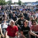 Når Folkemødet på Bornholm finder sted 15.-18. juni forventes det, at over 40.000 deltagere blander sig i den politiske debat. Folkemødet adskiller sig dog fra traditionelle, danske folkemøder, der ofte blev holdt på højdedrag. 