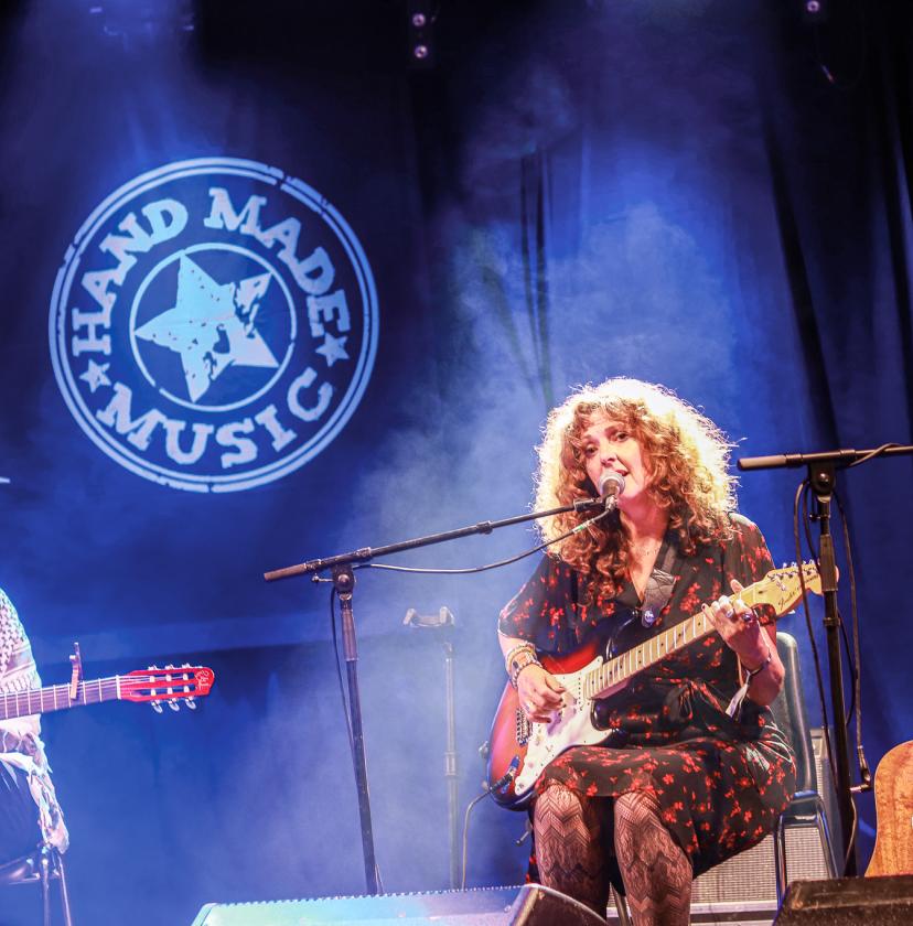 Nolwen Korbell er fransk statsborger, men fra mindretallet i Bretagne, og hun synger på bretonsk.