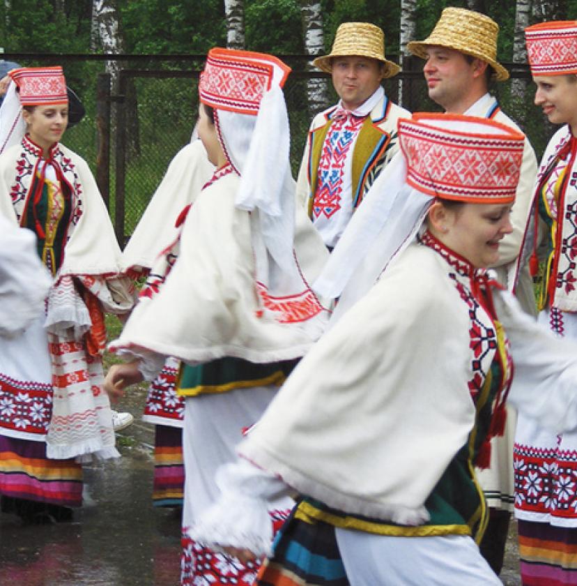 Hviderusserne er et slavisk folkeslag bosiddende i Hviderusland, men der er også nationale, hviderussiske mindretal i Rusland, Ukraine, Polen, Estland, Letland og Litauen. 