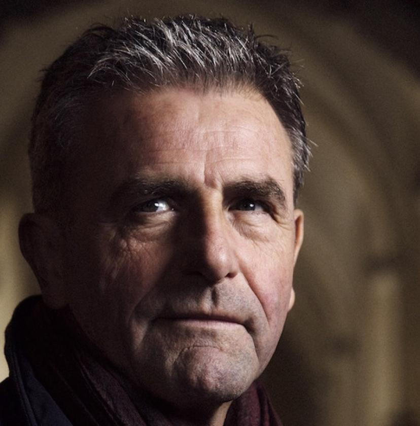 "Det Nye Testamente er en appel til os om at have et menneskeligt beredskab over for næsten", siger Jens Christian Grøndahl. 